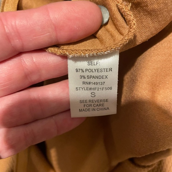 HyFve•Small•Brown•Paper Bag Waist•Slim Leg• Zipper Back•Pockets• 26.5” Inseam - Picture 7 of 8